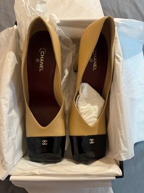 CHANEL Yellow and Black Two-Tone Cap-Toe Pumps
